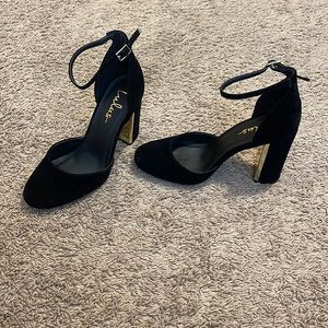 women’s black high heels